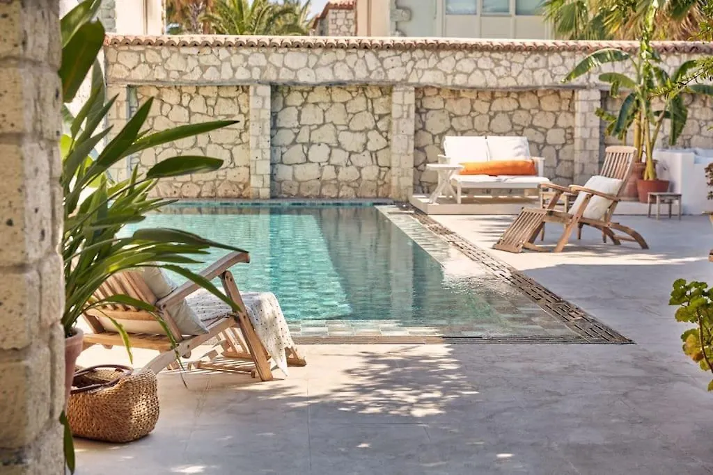 Luxurious Villa With Pool In The Center Of Alacati Cesme