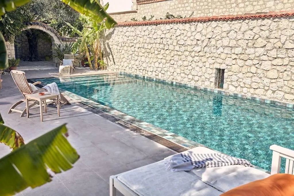 Luxurious Villa With Pool In The Center Of Alacati Кешме