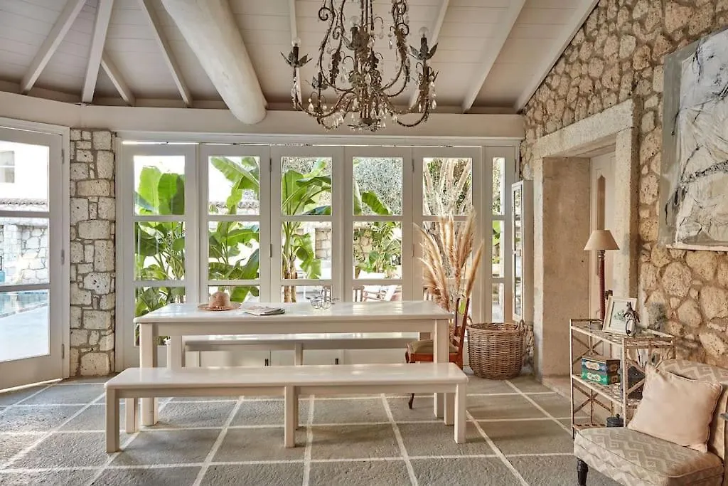 Luxurious Villa With Pool In The Center Of Alacati Cesme